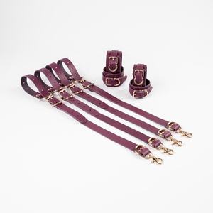 Quatre options de menottes pour lit, en cuir de vachette, quincaillerie robuste, idéal pour les menottes de cheville et de poignet au lit, haute qualité, complet - Product Image 1