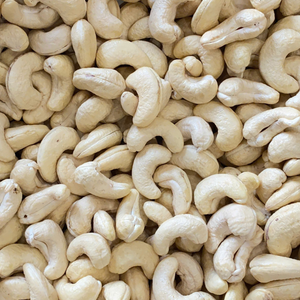 Oferta Especial: Nueces de Anacardo Crudas W240 de Vietnam al Mejor Precio, Venta al por Mayor, Empaque de Marca Privada Disponible, Santigo - Product Image 1