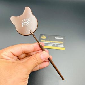 Espejo Profesional para Pestañas de Acero Inoxidable con Forma de Dibujo Animado, Color Marrón Chocolate, Punta Cuadrada de 13 cm, Impresión de Logotipo Personalizado - Product Image 4