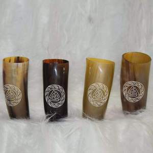 Jarra de Cerveza de Lujo Hecha a Mano de Cuerno de Búfalo Orgánico Natural Premium, Ecológica, Duradera, Tradicional, para Bar, con Diseño Religioso Auténtico - Product Image 1