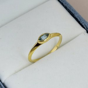 Anillo de Topacio Azul Natural con Corte Marquesa para Mujer, Plata de Ley 925 Sólida, Minimalista, para Uso Diario, Banda Chapada en Oro - Product Image 2
