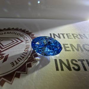 Diamante cultivado en laboratorio, ovalado, azul intenso, brillante, certificado por IGI, 4.5 quilates, VS1, piedra suelta para la elaboración de joyas. - Product Image 2