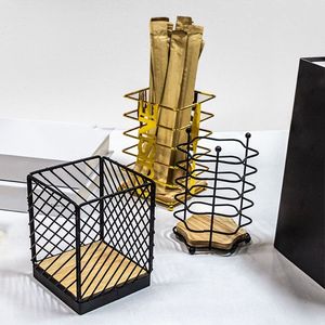 Porte-ustensiles en métal polyvalent, idéal pour les restaurants, les cafés ou les cuisines domestiques, pour garder les couverts bien organisés et efficacement rangés. - Product Image 1