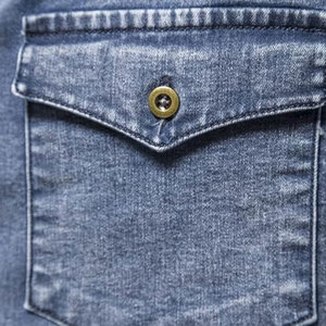 เสื้อเชิ้ตยีนส์ทรงคลาสสิคแบบใหม่ แขนยาว สวมใส่สบาย ดีไซน์ทันสมัย เหมาะสำหรับผู้ชาย - Product Image 5