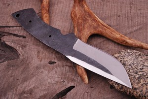 Couteau de chasse artisanal à lame fixe en acier inoxydable, pointe tombante, pour survie et bushcraft, par A&M Enterprises - Product Image 5