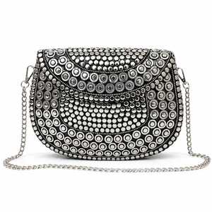 Bolso de Mano Negro con Cadena y Tachuelas Plateadas para Mujer, Anillos Metálicos, HASAN CRAFT HC-0001, Imitación Antigua en Relieve - Product Image 5