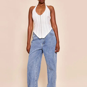 Top corsé moldeador blanco personalizado para mujer con cuello halter, cremallera frontal, sin mangas y bajo asimétrico, estilo casual y a la moda. - Product Image 1