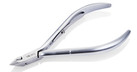 Coupe-ongles professionnel Nghia C-05 Vietnam Beauty Salon en acier inoxydable gris, luxueux et classique, pour manucure et pédicure.