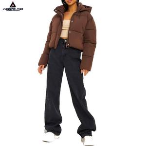 Chaqueta de Invierno Acolchada con Capucha para Mujer, Color Marrón, Manga Larga, Color Sólido, Relleno Grueso de Poliéster, Logotipo Personalizado, Marca Apparel Age International - Product Image 3