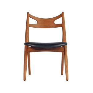 เก้าอี้ทานอาหารไม้สักคุณภาพสูง พร้อมที่วางแขน เบาะหนังถักและเบาะรองนั่ง สำหรับเฟอร์นิเจอร์ร้านกาแฟและร้านอาหาร - Product Image 1