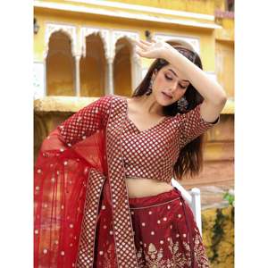 Lehenga choli ผ้าไหมดิบประดับเลื่อมสีแดงเข้มที่สวยงามสำหรับเจ้าสาว - Product Image 1
