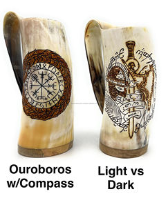 Mug artisanal en corne de buffle avec boussole Ouroboros et design clair/foncé, tasse vintage écologique pour bière et café - Product Image 1