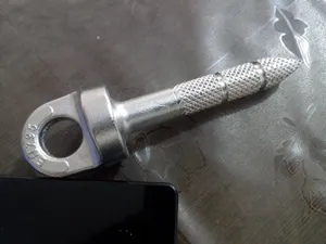 Componentes de fundición industrial de acero dulce forjado en caliente de primera calidad, tornillos redondos con tratamiento superficial HDG, suministro duradero de alta resistencia. - Product Image 2