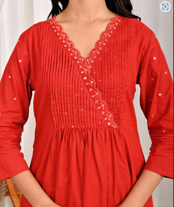 ชุดคุร์ตะทรงเอไลน์สีแดงแบบพินทัค พร้อมผ้าคลุมไหล่โคตาโดริยา - Product Image 4