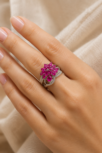 Anillo de Lujo con Rubí y Diamantes en Plata de Ley 925 con Baño de Rodio para Compromiso y Boda - Product Image 5
