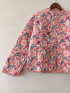 Veste matelassée en coton patchwork : Manteau bohème réversible d'Inde - Product Image 2