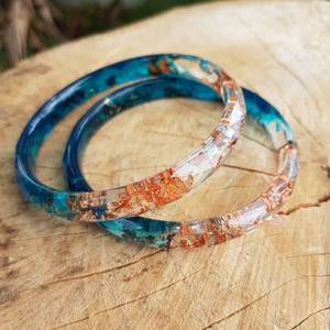 Elegante Brazalete de Resina Hecho a Mano con Acabado Liso y Brillante de Primera Calidad, Brazalete de Resina de Lujo Hecho a Mano, Pieza Única - Product Image 1