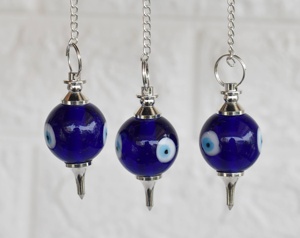 Péndulos de Cristal de Cuarzo Tallados con Ojo Turco para Meditación, Reiki, Brujería, Sanación y Equilibrio, Venta al por Mayor - Product Image 1