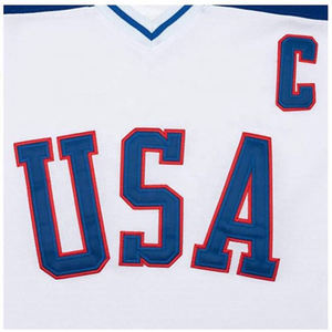 Camiseta de Hockey sobre Hielo de EE. UU. para Hombre, Manga Larga, Cuello en V, Bordada, Uniforme Blanco, Azul y Rojo, Absorbe la Humedad, 100% Poliéster - Product Image 4