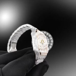 Reloj de Pulsera para Hombre de Alta Calidad con Movimiento de Cuarzo, Moissanita VVS, Acero Inoxidable, Esfera Árabe con Incrustaciones, Caja Plateada, Día/ Fecha - Product Image 5