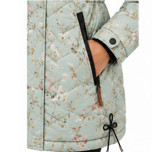 Chaqueta Impermeable para Mujer con Diseño Funcional de Múltiples Bolsillos, Capucha Ajustable y Corte Largo Elegante para el Invierno Moderno - Product Image 5