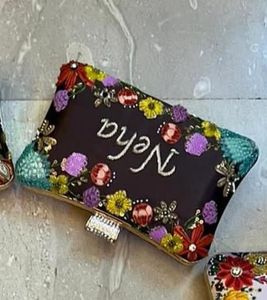 AZIZA FASHION DREAM Pochette brodée florale avec strass, accessoire de mode ethnique toutes saisons - Product Image 4