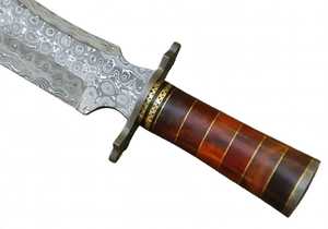 Cuchillo utilitario de exterior hecho a mano con acero de Damasco, mango de madera y guardacuchillo de latón - Product Image 6