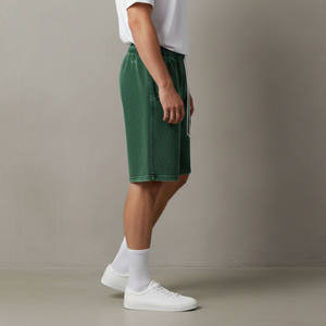Pantalones Cortos Deportivos para Hombre, Color Verde, Poliéster/Algodón, Cintura Elástica, Logotipo Frontal, Decoración con Parches, Tejido Transpirable y Sostenible, Hasta la Rodilla - Product Image 3