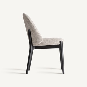 Silla de Comedor Elegante y Moderna con Brazos de Bouclé, Muebles Minimalistas de Madera Maciza para Proyectos Residenciales de Primera Calidad - Product Image 3