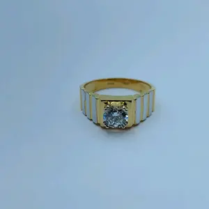 Anillo de Oro Amarillo de 22K para Hombre con Piedra Redonda Grande Transparente, Banda Clásica para Boda o Compromiso - Product Image 2