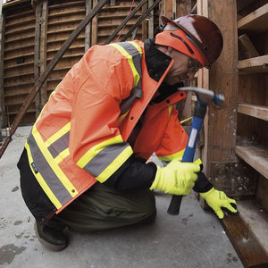 Chaqueta de Seguridad Naranja de Alta Visibilidad con Franjas Reflectantes y Ribete Negro para Ropa de Trabajo - Product Image 6