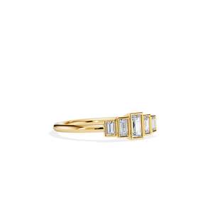 Anillo de compromiso de oro de 14k para mujer con diamante talla esmeralda y engaste de canal estilo floral - Product Image 5