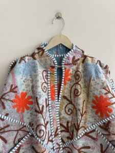 Veste brodée Suzani vintage faite à la main pour femme, style bohème ethnique, cadeau pour elle - Product Image 5