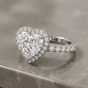 Bague de fiançailles solitaire en forme de cœur avec halo de diamants de laboratoire et pavé de diamants taille ronde en or blanc 10k, 14k, 18k - Product Image 1
