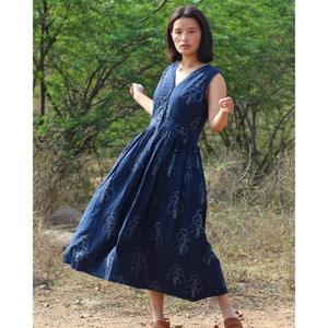 Vestido Largo Casual Bohemio de Algodón para Mujer, Azul Marino con Estampado Floral, Cuello en V, Sin Mangas - Product Image 2