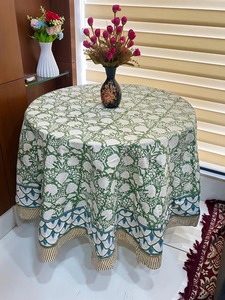 Mantel Redondo Floral Hecho a Mano con Estampado Indio, 100% Algodón, Lavable y Duradero, Ideal para Bodas y Uso Doméstico - Product Image 2