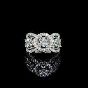 Bold Unisex Lab Grown Diamond Ring Pieza de declaración de lujo para Unisex para compromiso Cumpleaños Aniversario Regalo Estilo Hip Hop - Product Image 1