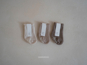 Chaussettes en mélange de coton doux Peekaboo Mond pour bébés, enfants et adultes – Chaussettes unisexes confortables pour tous les jours - Product Image 2