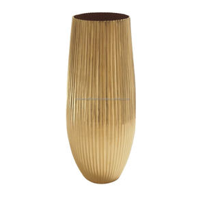 Ambiance Lifestyle Vase de fleurs de table en métal moderne de haute qualité Glaçure mate pour la décoration de la maison dans le salon et la chambre à coucher - Product Image 1