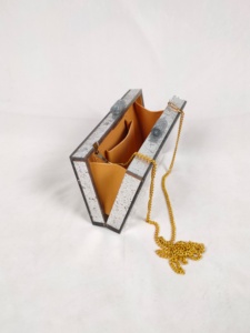 Pochette élégante en résine époxy argentée |   Sac à main de soirée de luxe artisanal le plus vendu pour femmes |   Cadeaux de mariage parfaits, artisanat en résine - Product Image 2