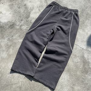 Pantalon de survêtement gris foncé pour homme, taille élastique avec cordon de serrage, bande latérale, coupe décontractée, tricoté, poids moyen, pour toutes les saisons - Product Image 2