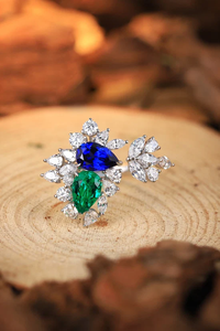 Bague de cocktail pour femme en argent 925 plaqué rhodium avec cristaux bleus et verts taille poire, motif floral, sertissage à griffes, bijoux de luxe - Product Image 3