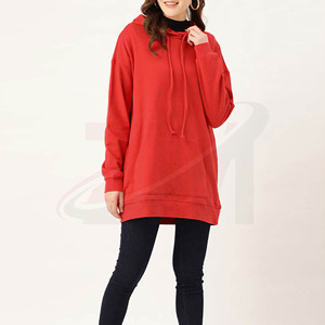 Robe pull tricotée surdimensionnée rouge à capuche et manches longues pour femme, personnalisable, avec poches, pour l'automne – Vente en gros - Product Image 1