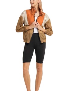 Vente en gros Vestes coupe-vent d'extérieur imperméables pour femmes Veste de pluie respirante à capuche et fermeture éclair pour les femmes de grande taille Coupe-vent - Product Image 3