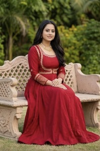 Vestido Maxi Anarkali de Algodón Romano Pesado para Fiesta con Bordado de Lentejuelas, Koti, Dupatta de Cuatro Metros con Vuelo y Conjunto Palazzo - Product Image 2