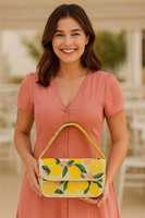 Sac à bandoulière brodé artisanal de qualité supérieure, orné de perles, motifs floraux et fruités (citron), couleurs variées, forme personnalisée élégante, idéal pour mariage