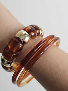 Ensemble de bracelets artisanaux en résine marbrée, empilables, avec perles en métal doré épais et tube en bambou, bijoux fantaisie - Product Image 1