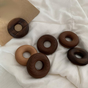 Clip de scellage pour donuts en bois de hêtre, design moderne, fait main, emballé, taille personnalisée et en promotion - Product Image 2