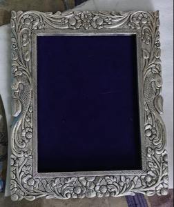 Marco de Fotos de Metal Dorado de Lujo para una Decoración Elegante de la Sala de Estar, Marco de Fotos de Metal de Diseño para una Decoración Interior de Primera Calidad - Product Image 2