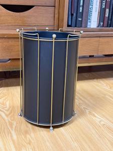 Bote de basura azul de primera calidad con base plateada, perfecto para el vestíbulo de hoteles y eventos, venta al por mayor desde India. - Product Image 5